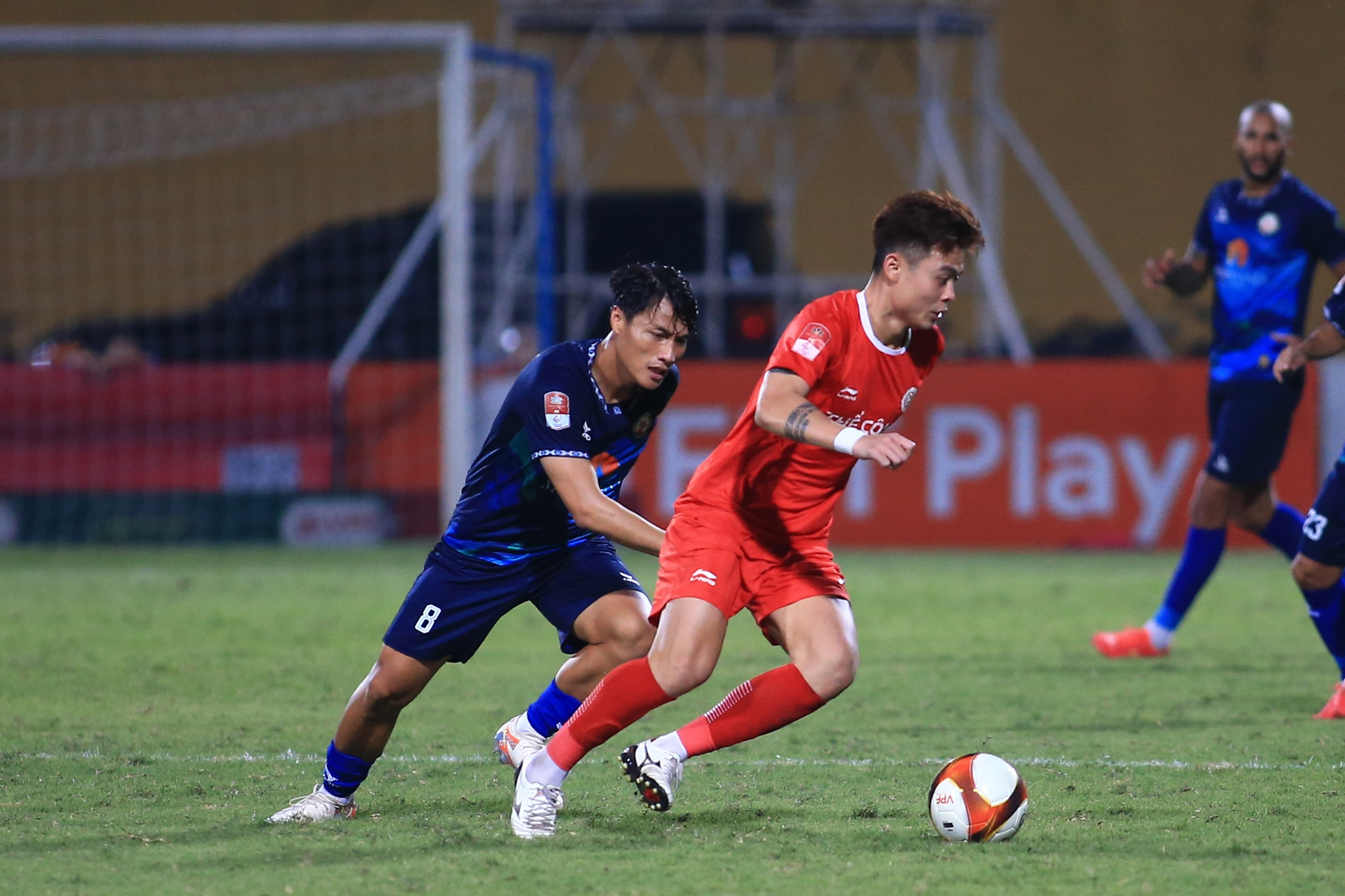 Hành động đặc biệt của HLV Kim Sang Sik với thủ thành Văn Lâm 7 Hành động đặc biệt của HLV Kim Sang Sik với thủ thành Văn Lâm 7