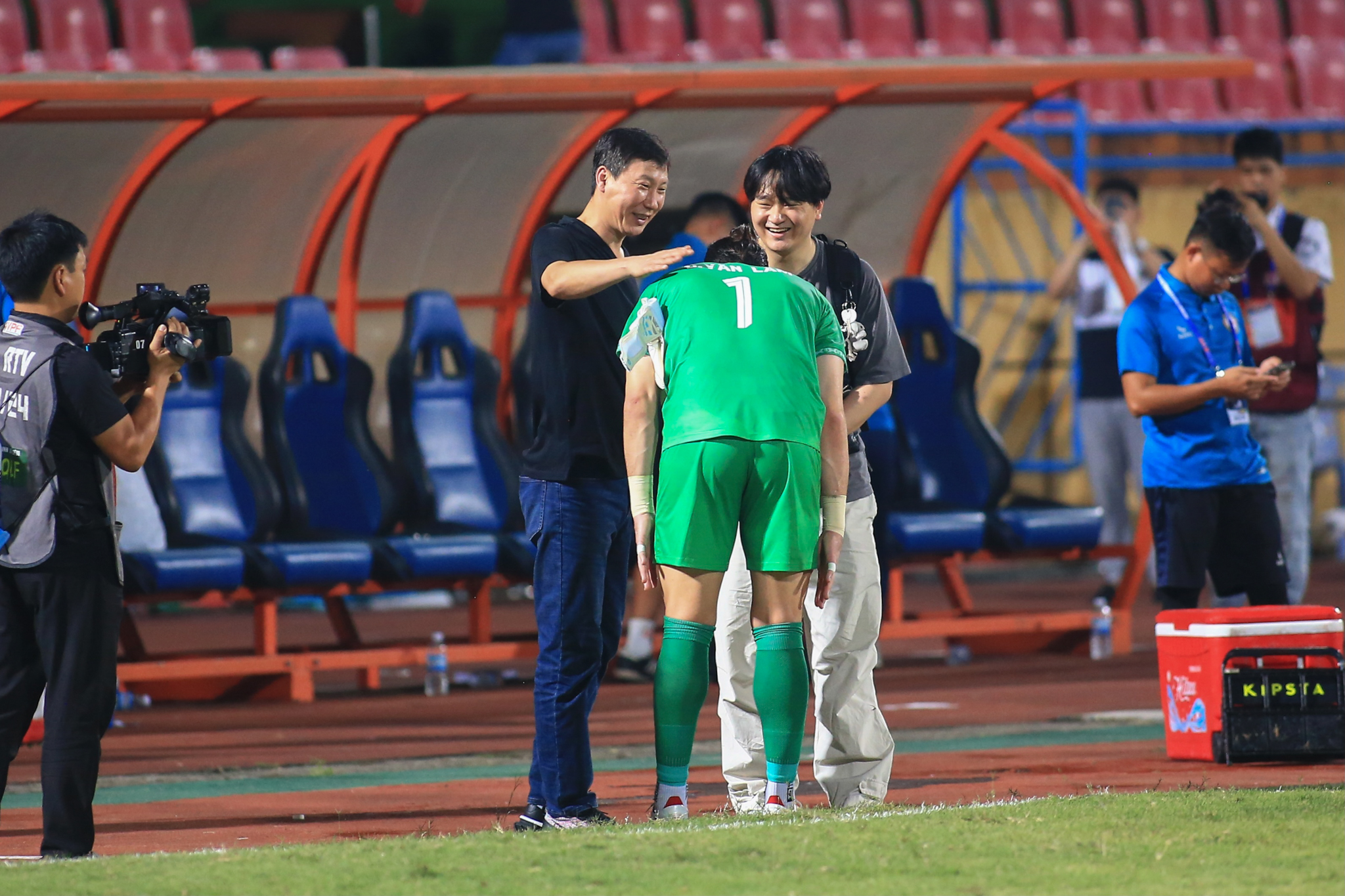 Kim Sang Sik Văn Lâm Viettel vs Bình Định 13/5 Kim Sang Sik Van Lam Viettel vs Binh dinh 13/5