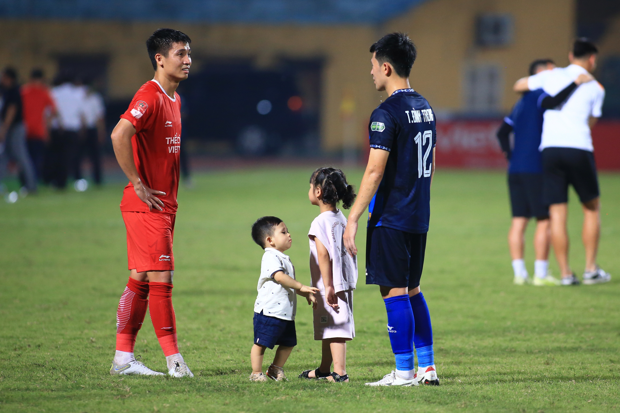 Hành động đặc biệt của HLV Kim Sang Sik với thủ thành Văn Lâm 3 Hành động đặc biệt của HLV Kim Sang Sik với thủ thành Văn Lâm 3