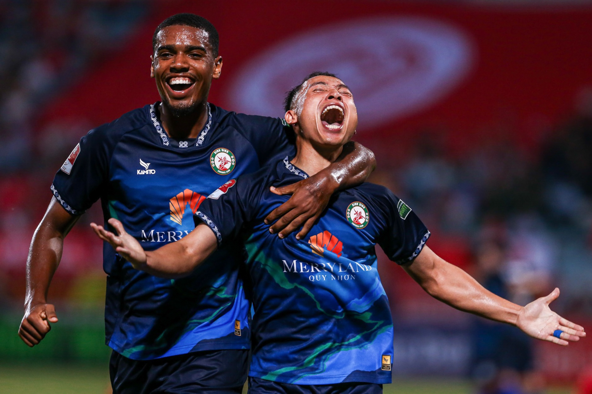 Hành động đặc biệt của HLV Kim Sang Sik với thủ thành Văn Lâm 6 Hành động đặc biệt của HLV Kim Sang Sik với thủ thành Văn Lâm 6