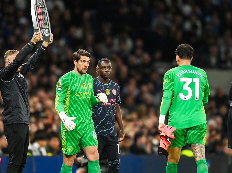 Man City nhận tin dữ của thủ môn Ederson trước trận chung kết FA Cup 1