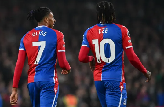 Michael Owen cho rang Eberechi Eze va Michael Olise se la nhung su bo sung chat luong cho doi chu san Old Trafford. 