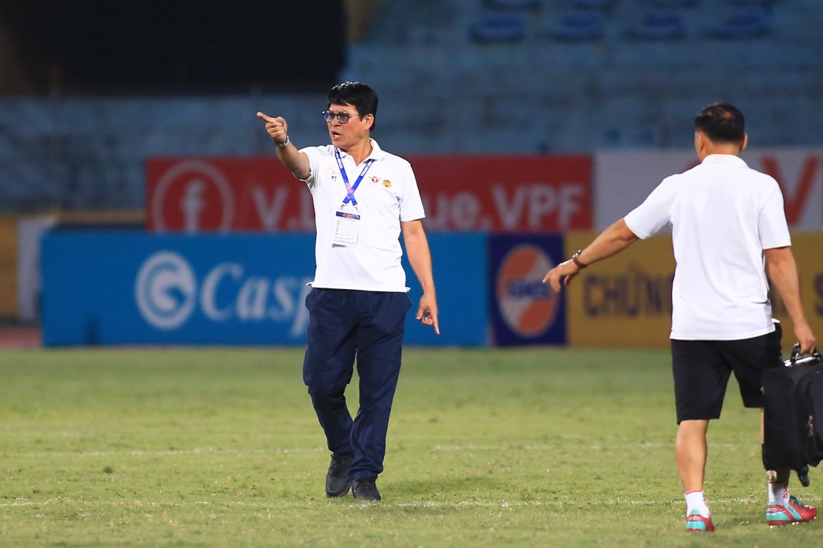 HLV Vu Tien Thanh Ha Noi vs HAGL 17/5