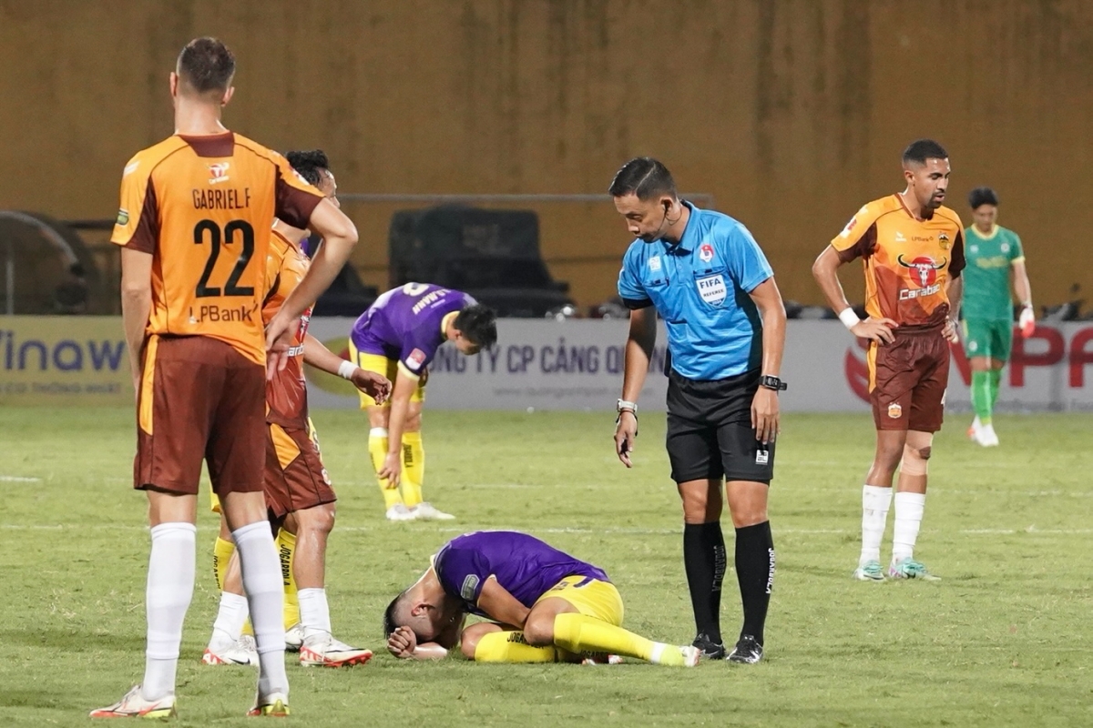 Bùi Tiến Dũng hết phép, HAGL chấm dứt chuỗi trận bất bại 4