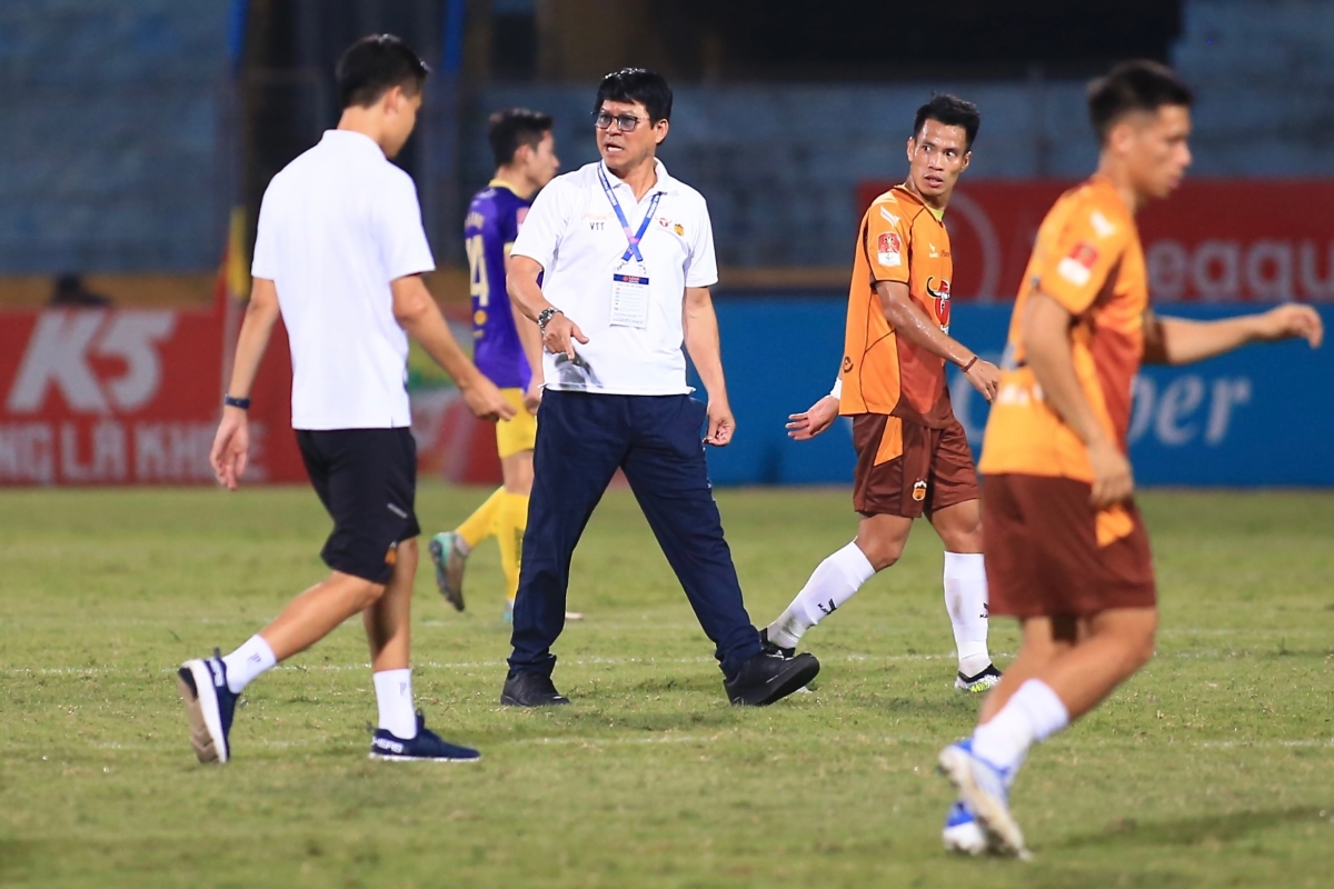 HLV Vu Tien Thanh Ha Noi vs HAGL 17/5