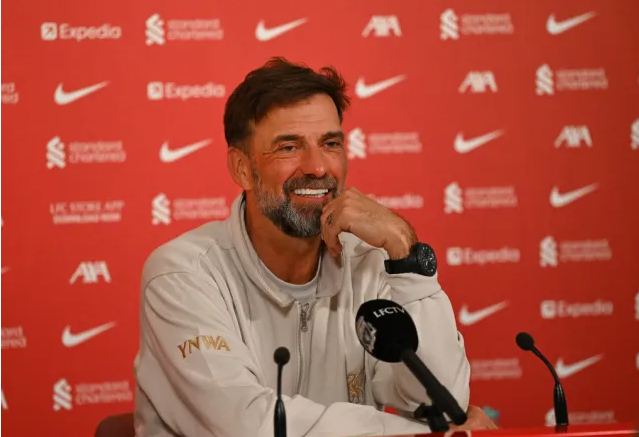 Jurgen Klopp mỉa mai Man United 1 Jurgen Klopp mỉa mai Man United 1