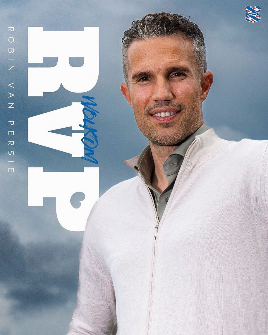 Robin van Persie dẫn dắt đội bóng cũ của Văn Hậu tại Hà Lan 1