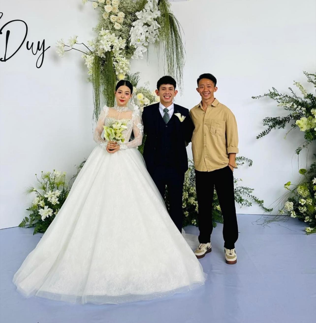 Nguyễn Phong Hồng Duy lấy vợ sau 4 năm tìm hiểu 2