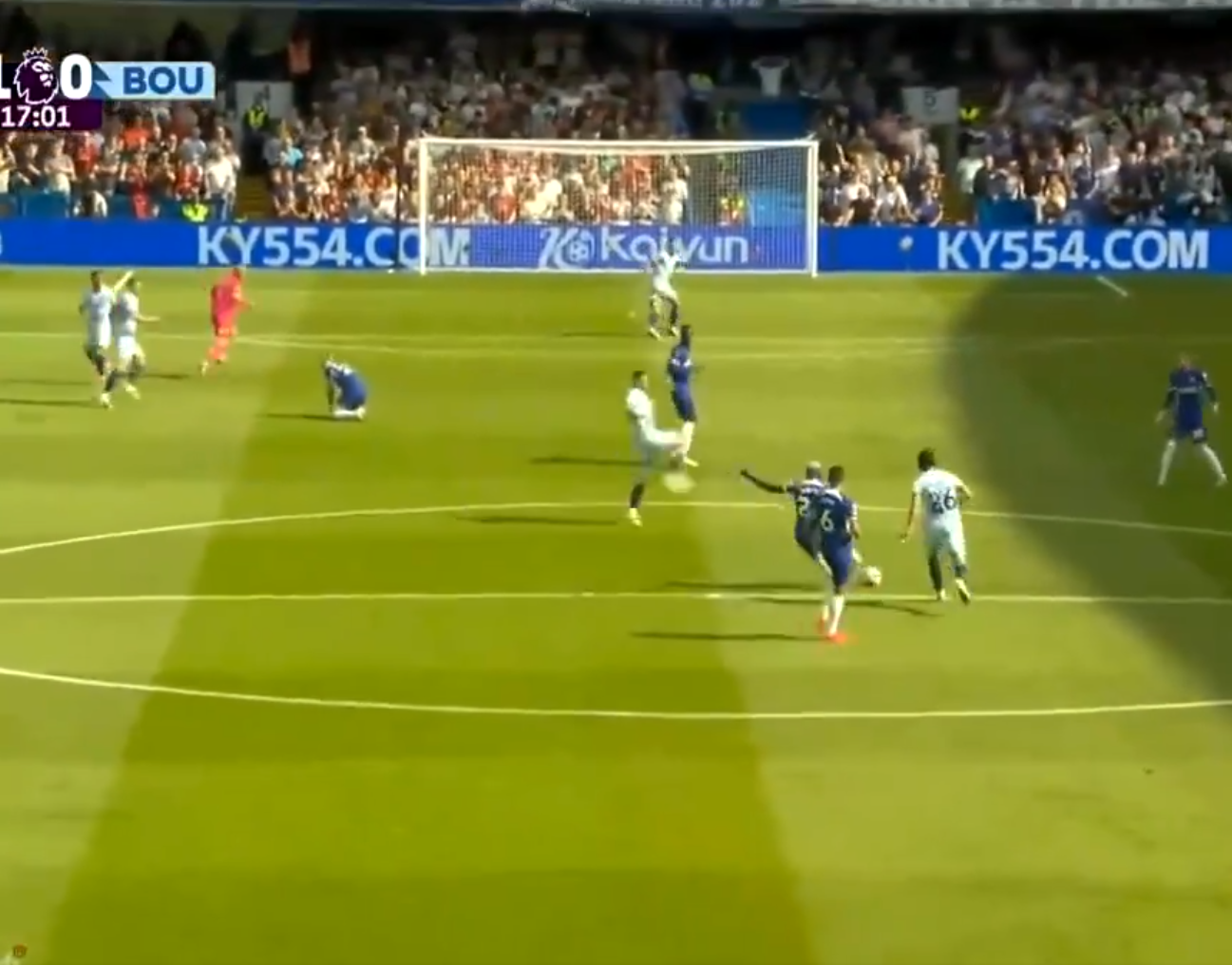 Moises Caicedo lập siêu phẩm ghi bàn từ giữa sân 2