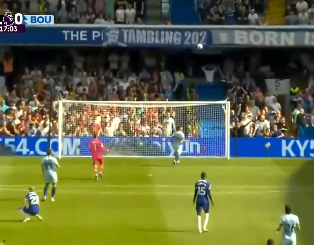 Moises Caicedo lập siêu phẩm ghi bàn từ giữa sân 3