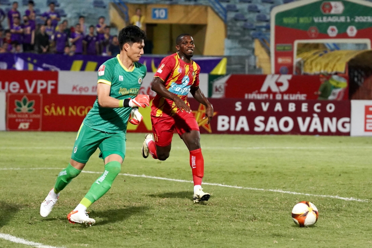 CLB Hà Nội gặp khó có Văn Quyết lo 4