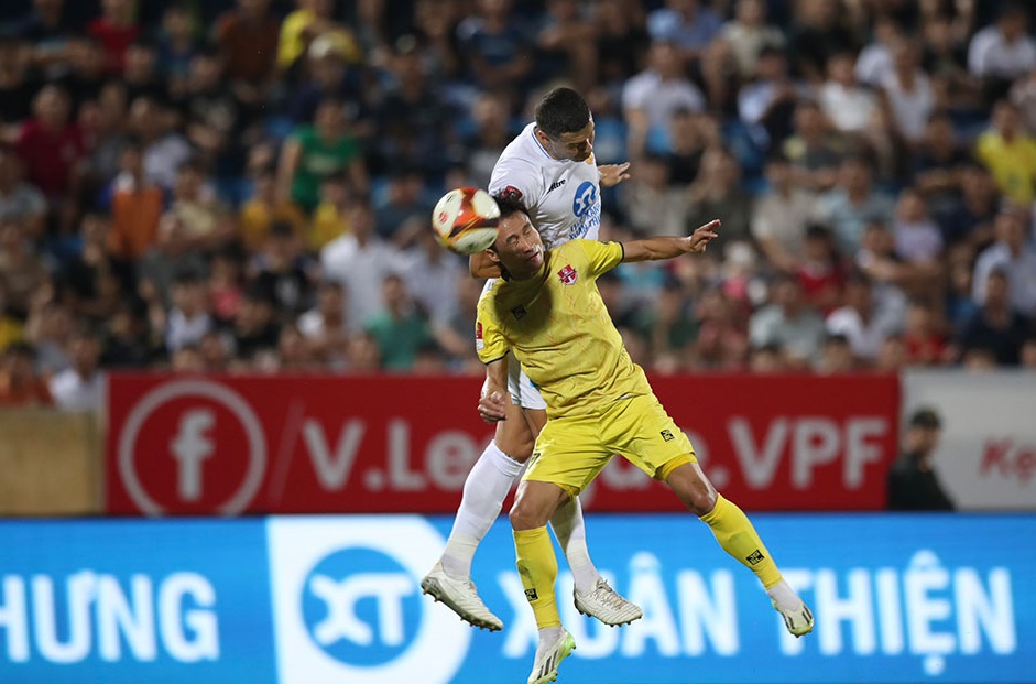 CLB Nam Định Người khổng lồ trên đôi chân đất sét 2