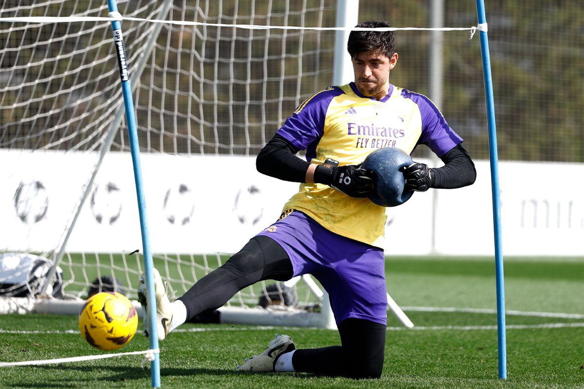 Cơ hội cho Thibaut Courtois 3 Cơ hội cho Thibaut Courtois 3