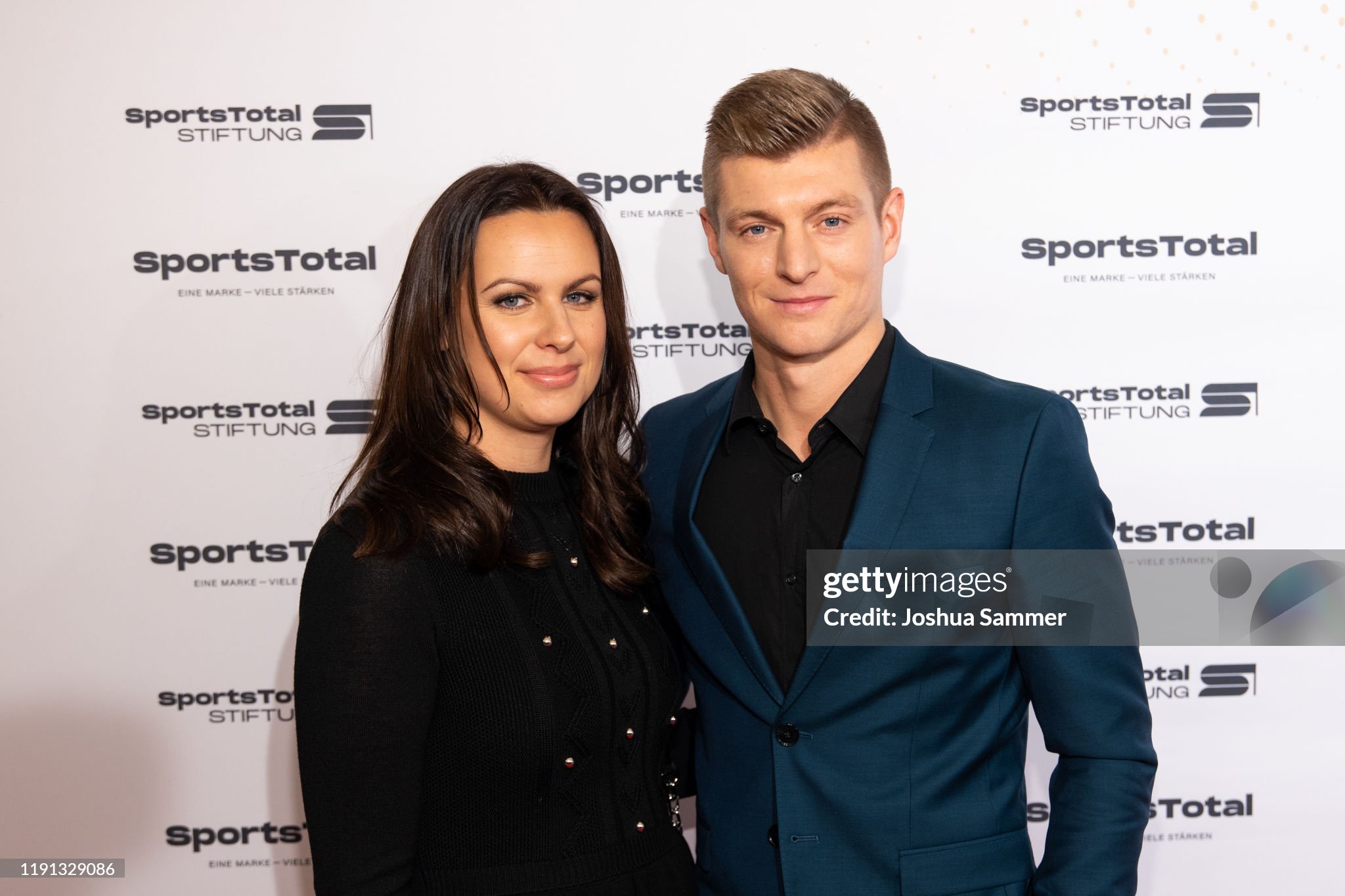 Ngắm nhan sắc bà xã tiền vệ Toni Kroos 9