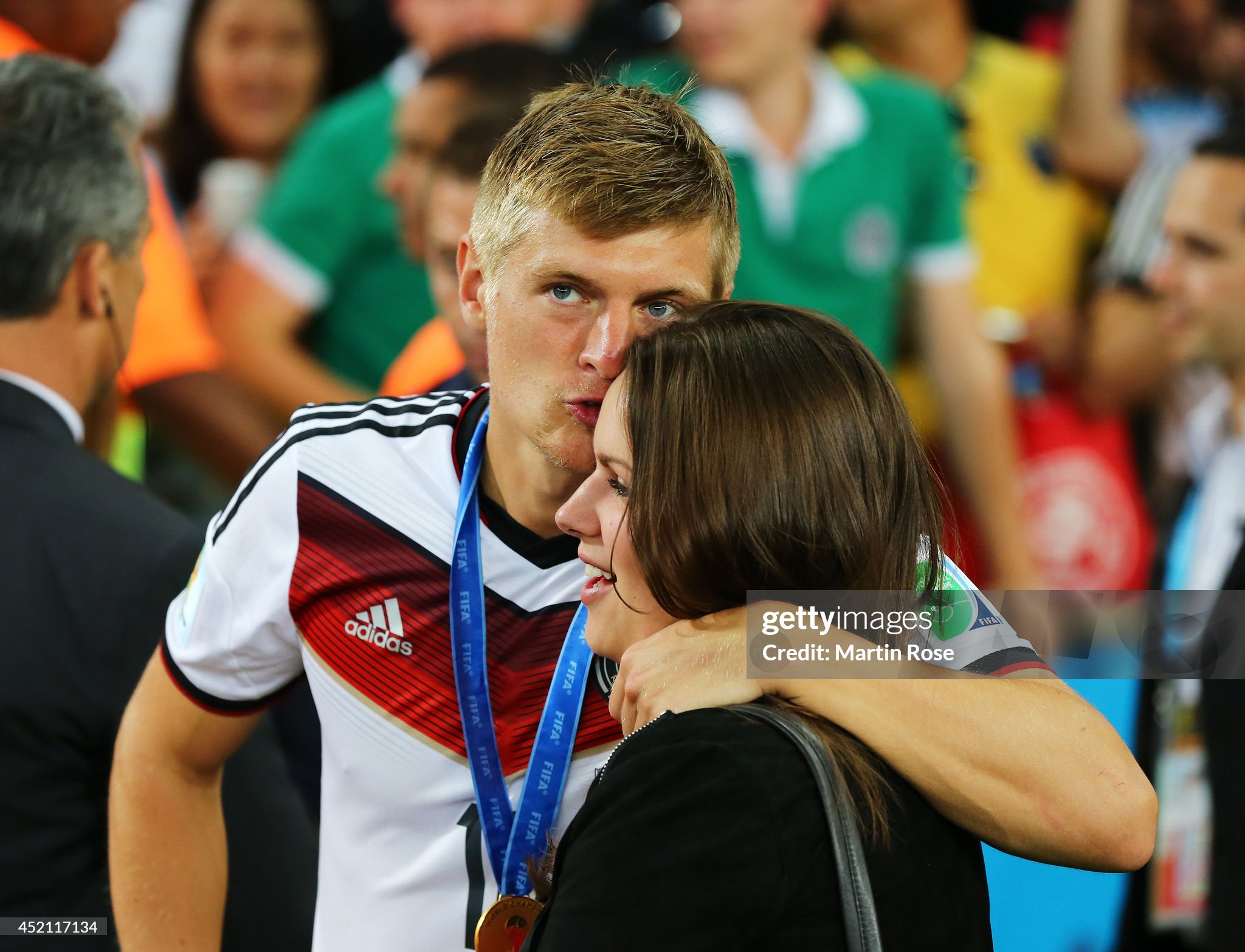 Ngắm nhan sắc bà xã tiền vệ Toni Kroos 4