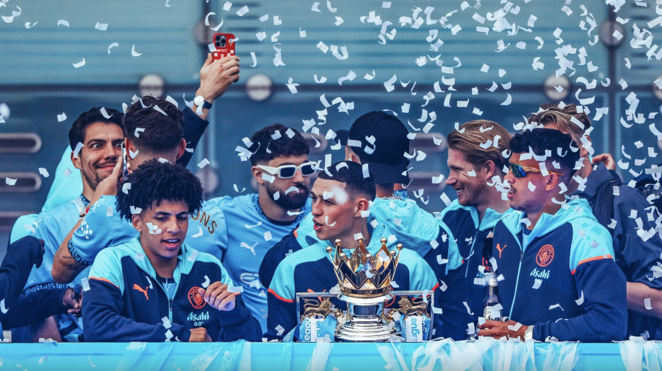 Man City tổ chức lễ mừng công ngay sau trận thua United ở chung kết FA Cup 7 Man City tổ chức lễ mừng công ngay sau trận thua United ở chung kết FA Cup 7