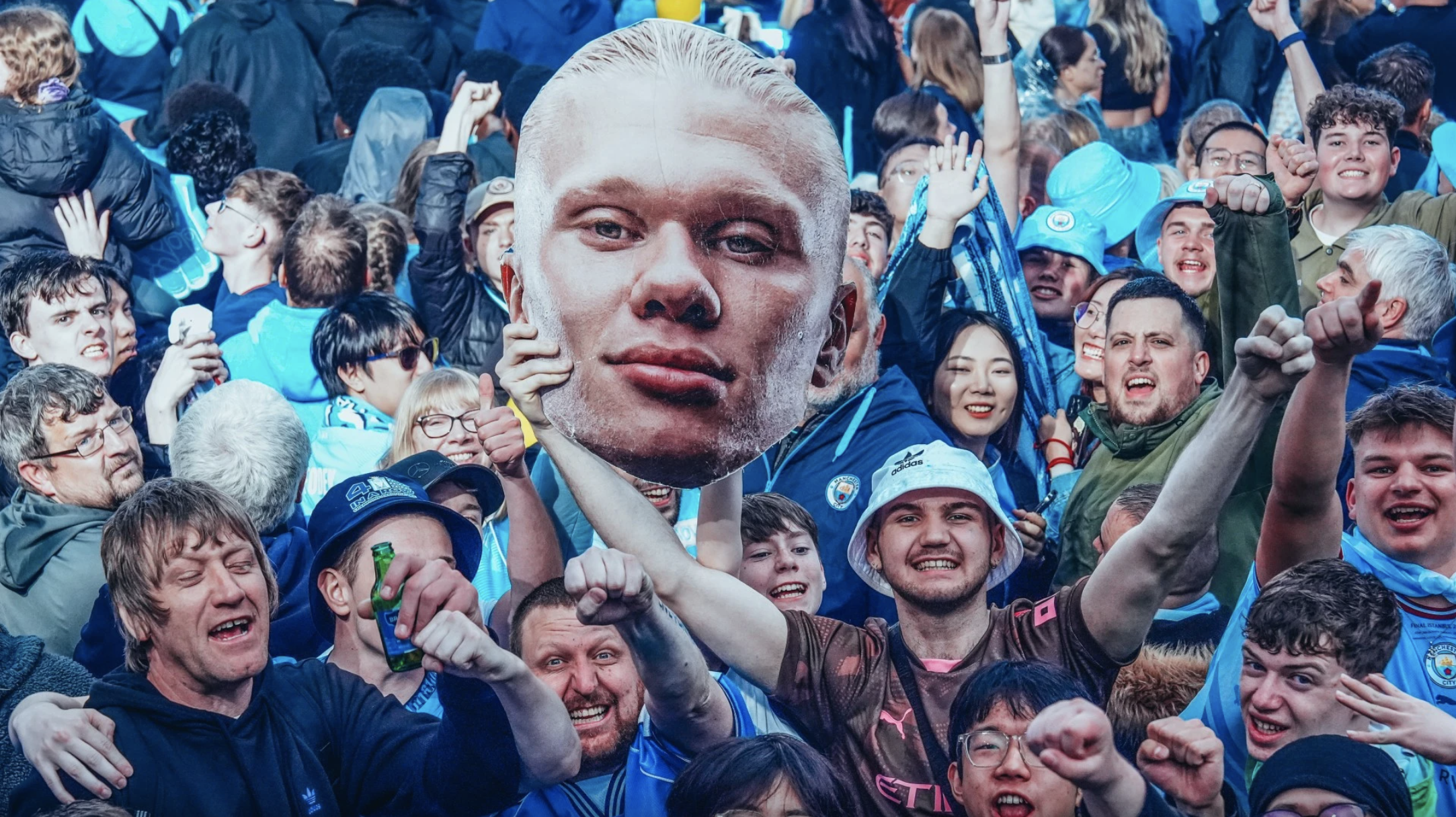 Man City tổ chức lễ mừng công ngay sau trận thua United ở chung kết FA Cup 6 Man City tổ chức lễ mừng công ngay sau trận thua United ở chung kết FA Cup 6