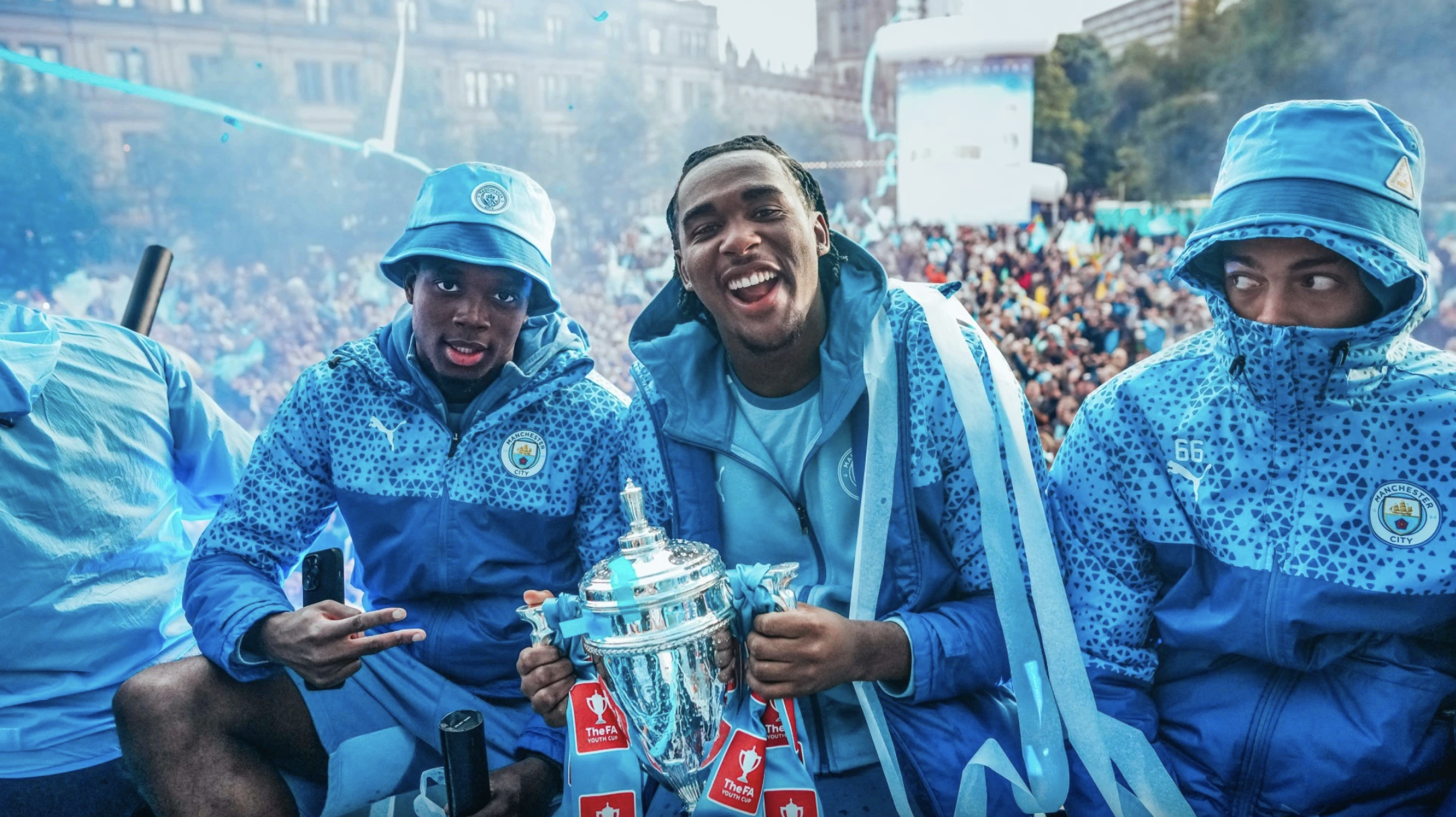 Man City tổ chức lễ mừng công ngay sau trận thua United ở chung kết FA Cup 4 Man City tổ chức lễ mừng công ngay sau trận thua United ở chung kết FA Cup 4