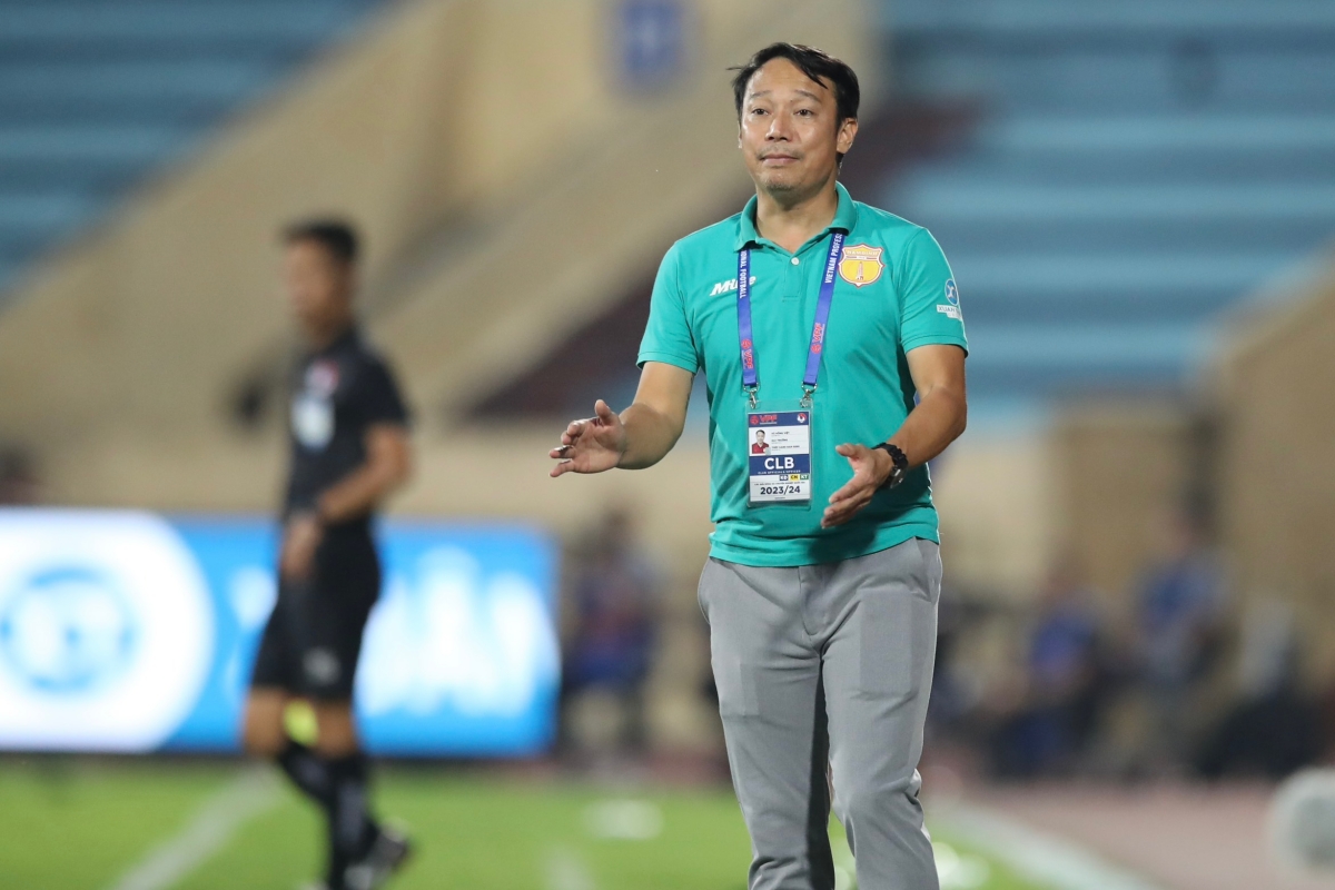 HLV Vũ Hồng Việt Nam Định vs SLNA 31/5 HLV Vu Hong Viet Nam dinh vs SLNA 31/5