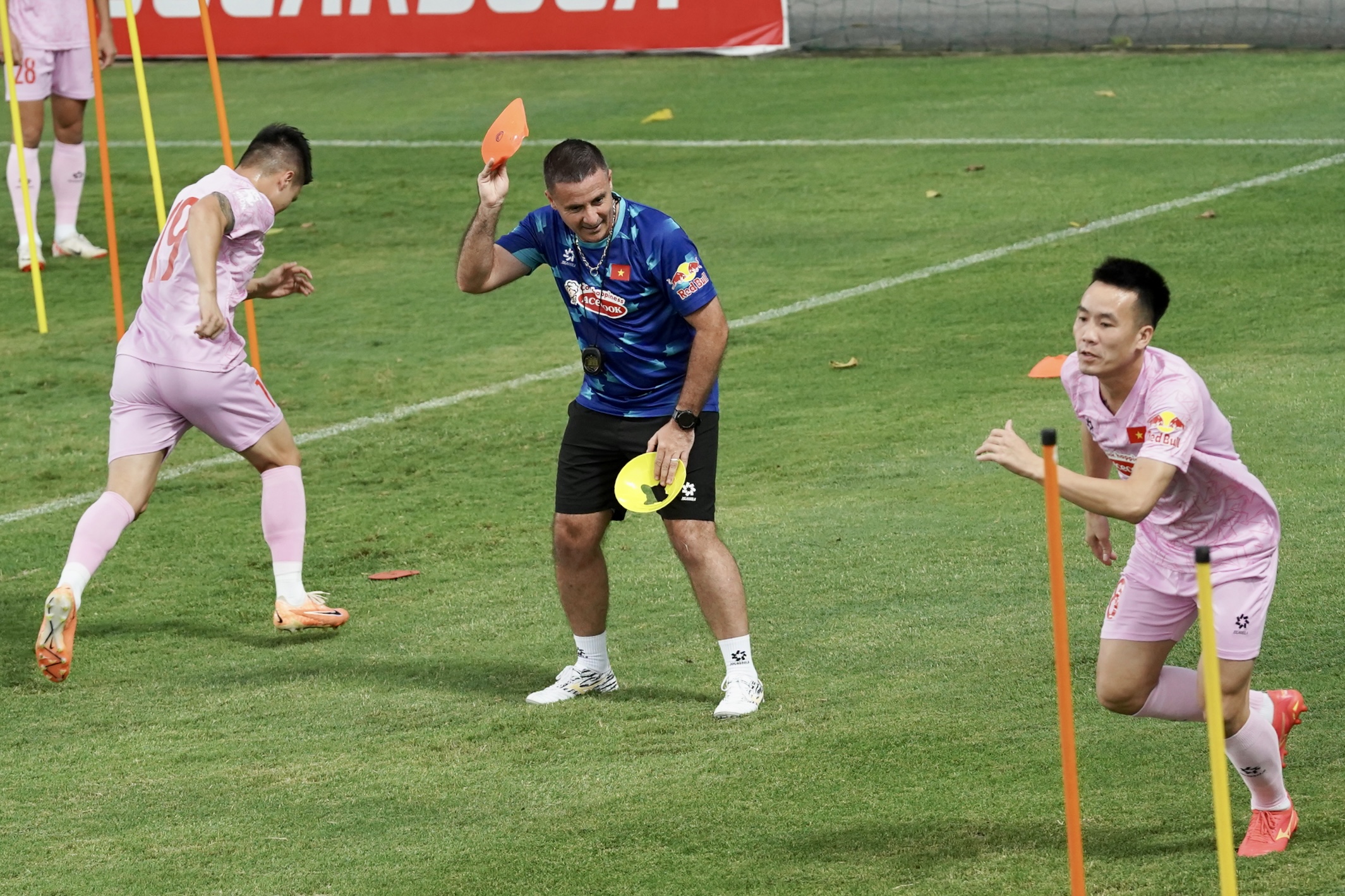 Nguyễn Filip có thêm sự tự tin khi được Văn Lâm hỗ trợ 5