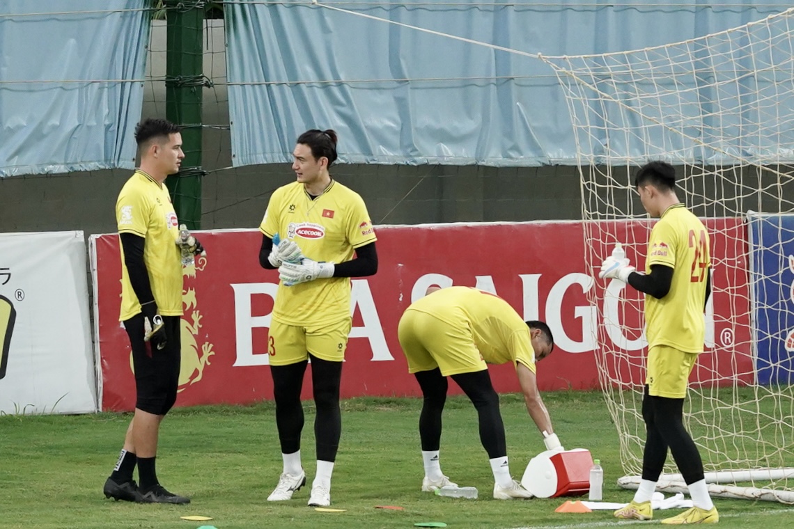 Nguyễn Filip có thêm sự tự tin khi được Văn Lâm hỗ trợ 2