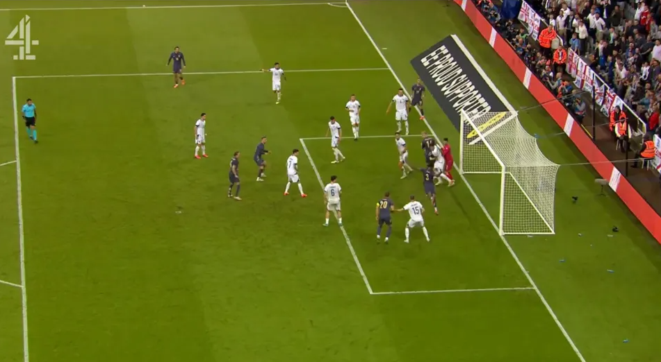 Đồng đội lấy đi bàn thắng đầu tiên của Bowen cho ĐT Anh 2