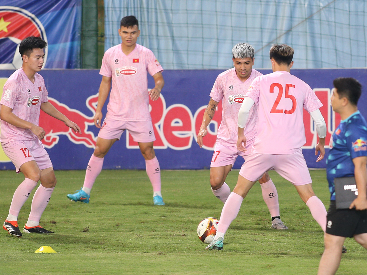 ĐT Việt Nam gấp rút chuẩn bị trước màn chạm trán Philippines 2