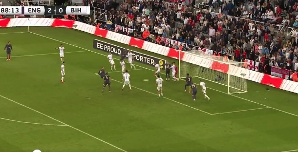 Đồng đội lấy đi bàn thắng đầu tiên của Bowen cho ĐT Anh 1