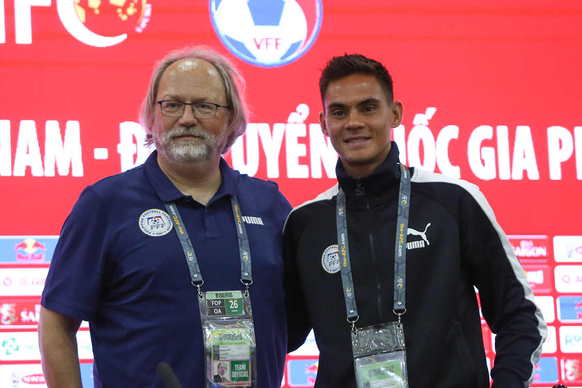 Christian Rontini hop bao truoc tran Viet Nam vs Philippines