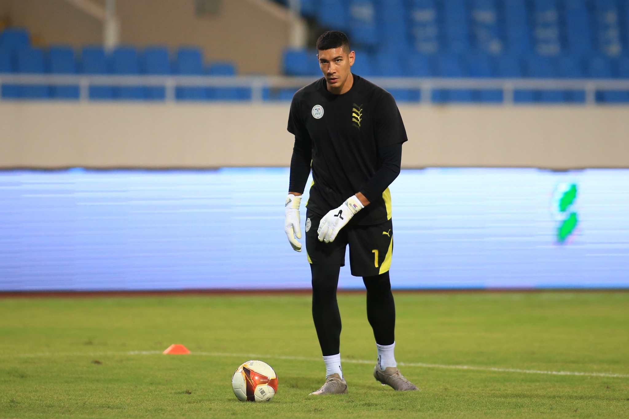 Dàn sao ĐT Philippines làm quen sân Mỹ Đình 7 Dàn sao ĐT Philippines làm quen sân Mỹ Đình 7