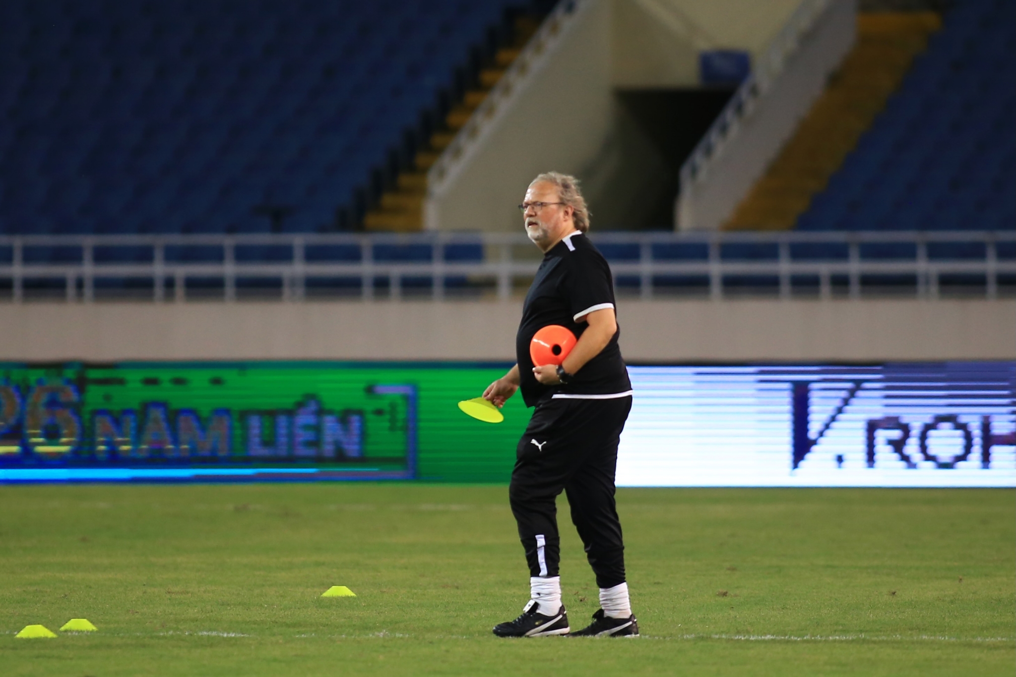 Dàn sao ĐT Philippines làm quen sân Mỹ Đình 1 Dàn sao ĐT Philippines làm quen sân Mỹ Đình 1