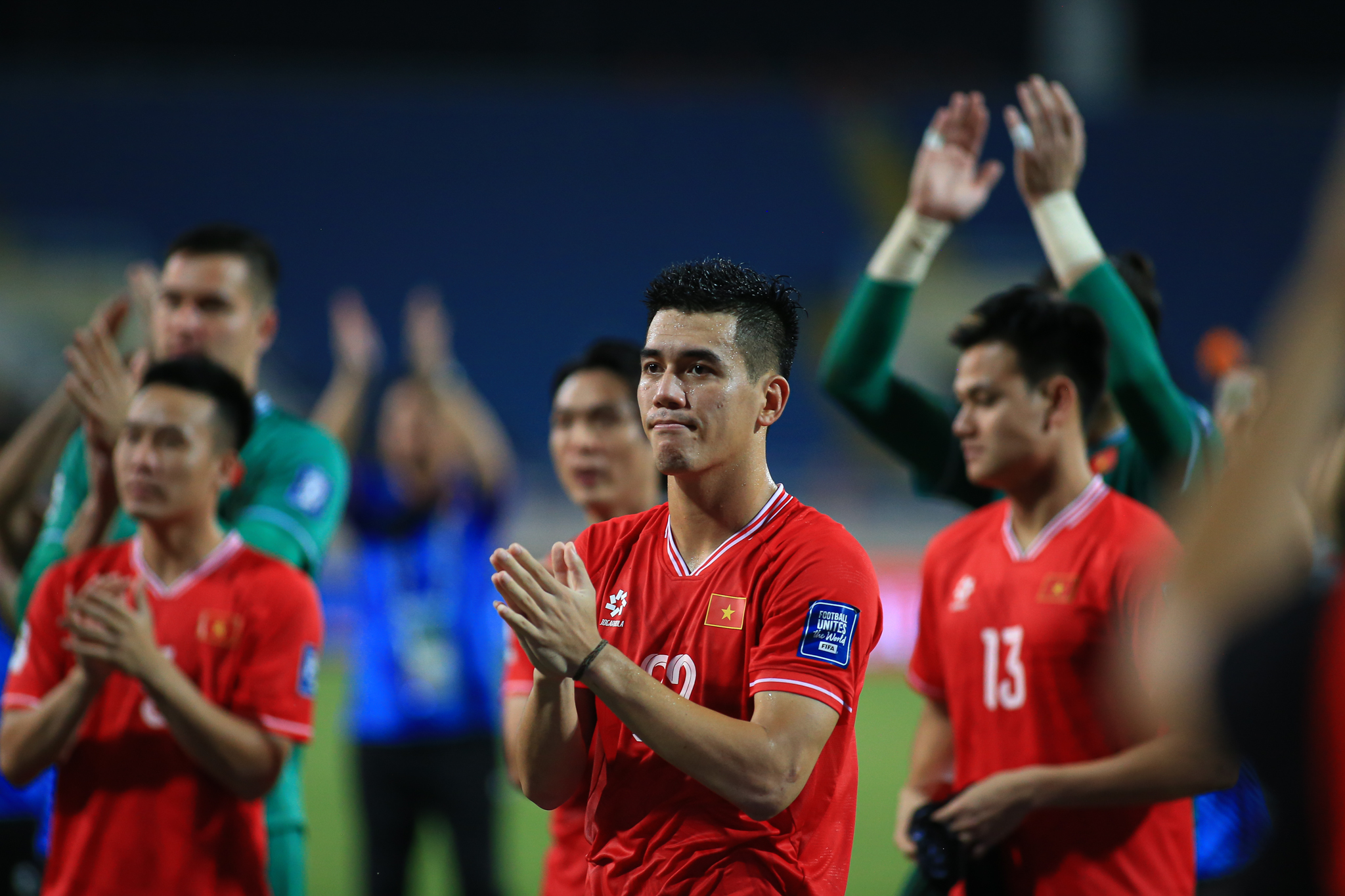 Bước ngoặt trong thắng lợi kịch tính của tuyển Việt Nam 12 Bước ngoặt trong thắng lợi kịch tính của tuyển Việt Nam 12