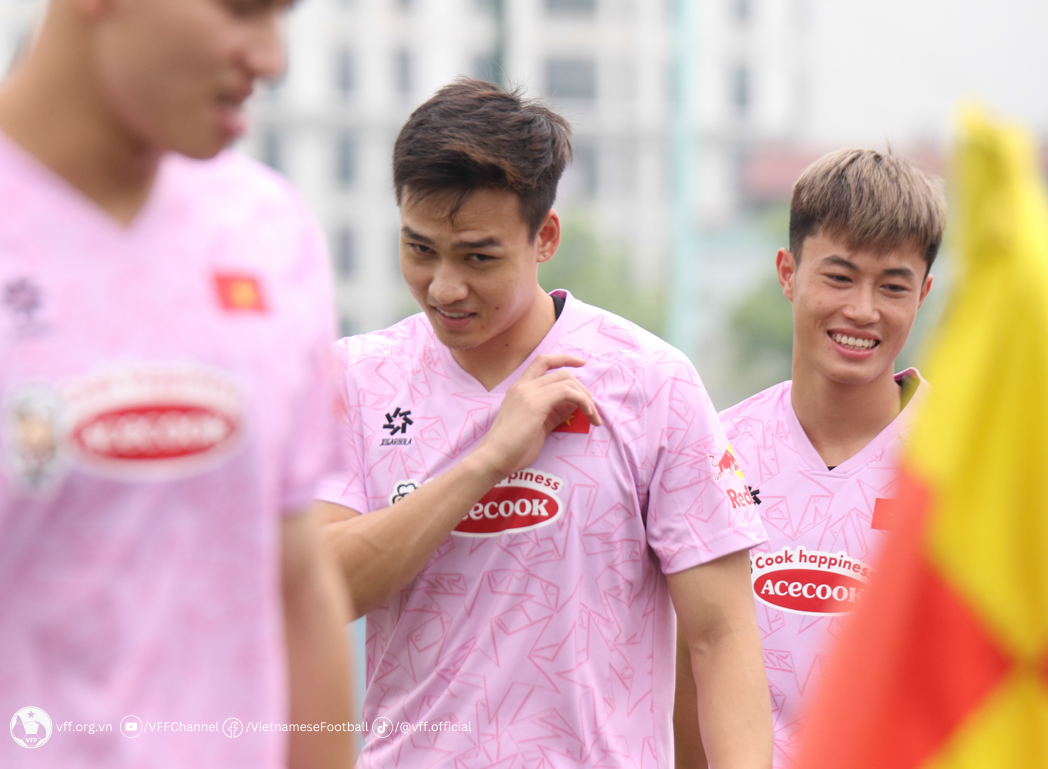 ĐT Việt Nam trở lại tập luyện sau trận thắng Philippines 3 ĐT Việt Nam trở lại tập luyện sau trận thắng Philippines 3