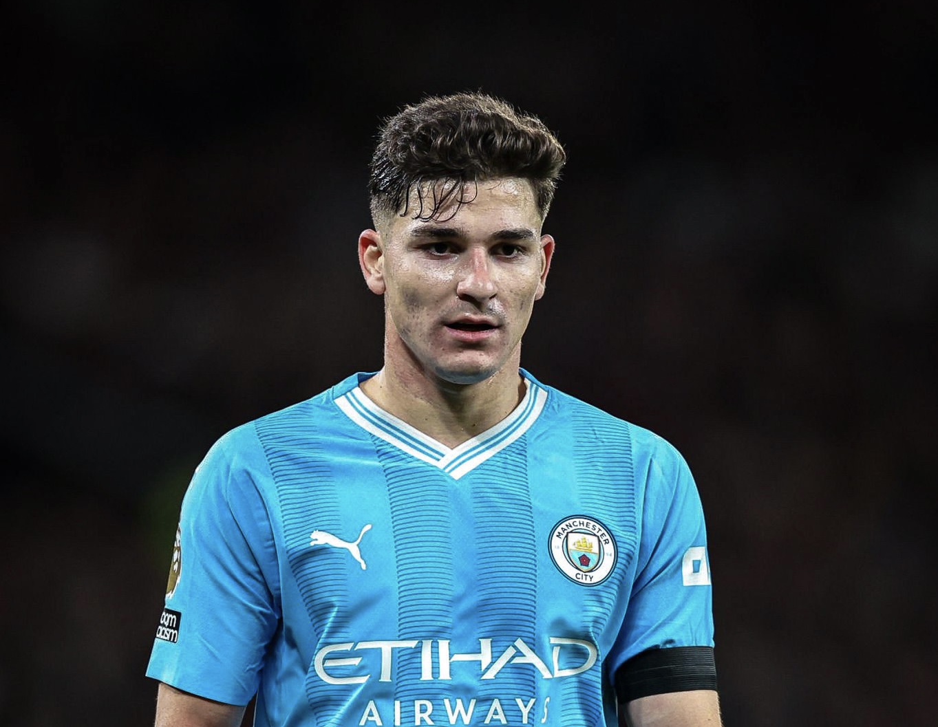 Man City chốt giá bán tiền đạo Julian Alvarez