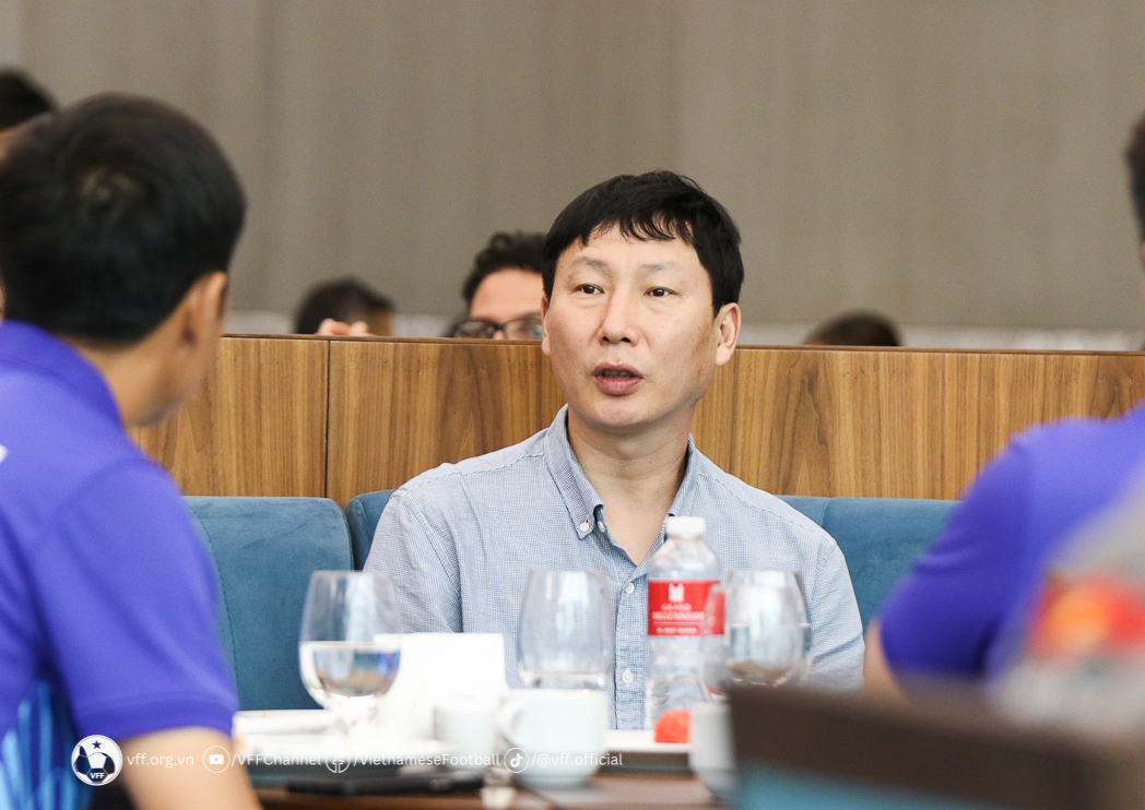 ĐT Việt Nam đã có mặt tại Iraq sau hành trình bay kéo dài 10 tiếng 2 ĐT Việt Nam đã có mặt tại Iraq sau hành trình bay kéo dài 10 tiếng 2