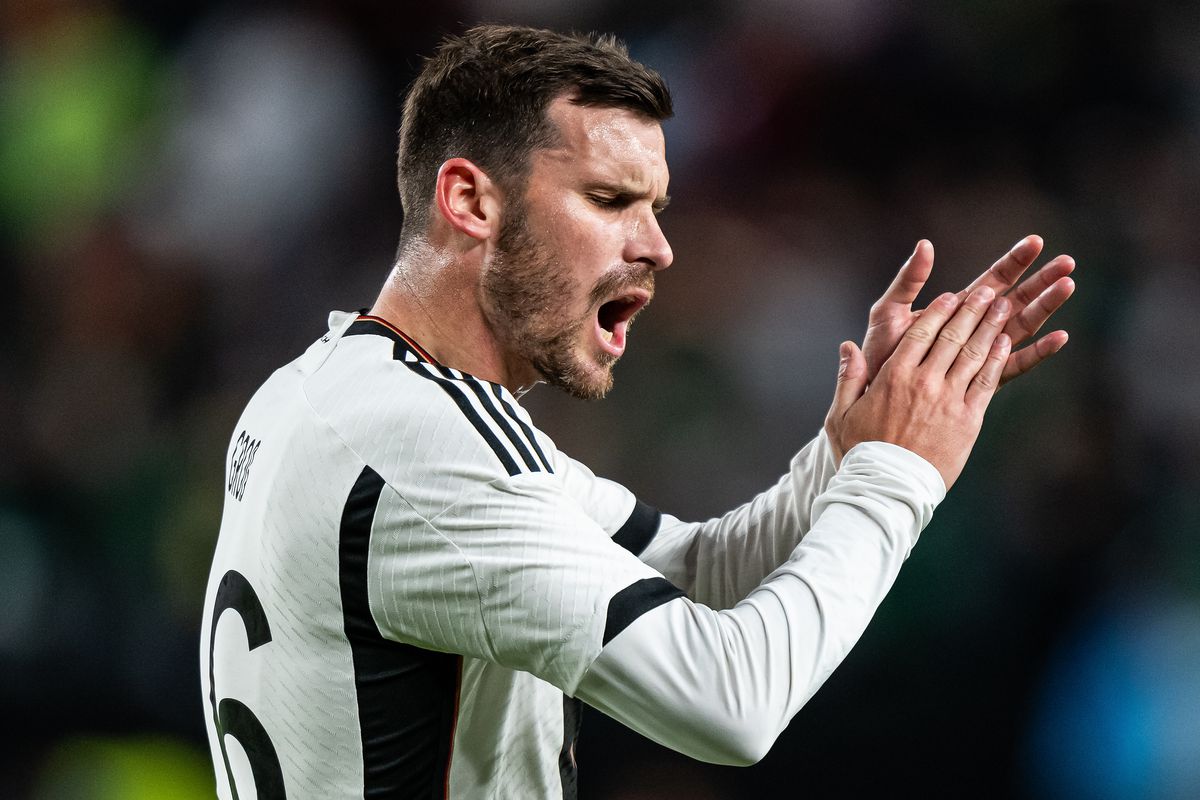 Pascal Gross Đóa hoa nở muộn nơi tuyến giữa ĐT Đức 6