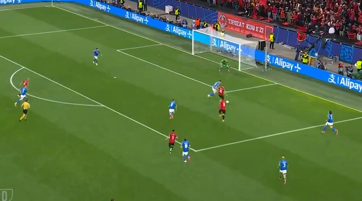 Nhìn lại sai lầm dẫn đến bàn thua đầu tiên của Italia ở Euro 2024 4