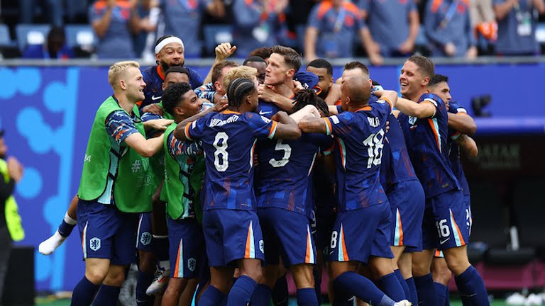 Wout Weghorst Đã đến lúc siêu dự bị trở thành kép chính của ĐT Hà Lan 1