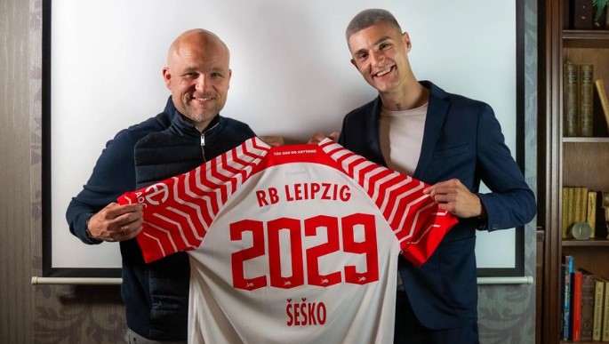 Benjamin Sesko tiết lộ lý do từ chối Chelsea, Arsenal hè này 1