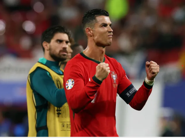 HLV ĐT Bồ Đào Nha đáp trả những nghi ngờ về Ronaldo 1