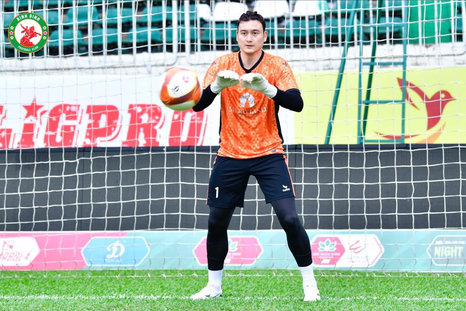 Thêm cơ sở về việc Đặng Văn Lâm sẽ xuống giải hạng Nhất thi đấu 1