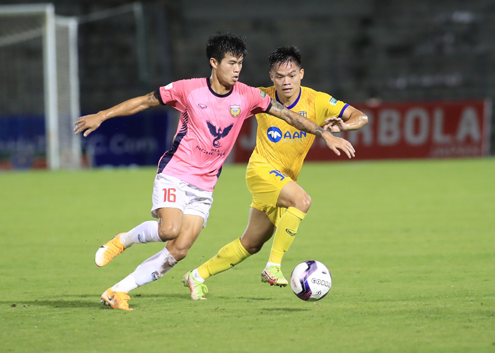 Cuộc đua trụ hạng V-League Khi HAGL ở thế thượng phong 2 Cuộc đua trụ hạng V-League Khi HAGL ở thế thượng phong 2