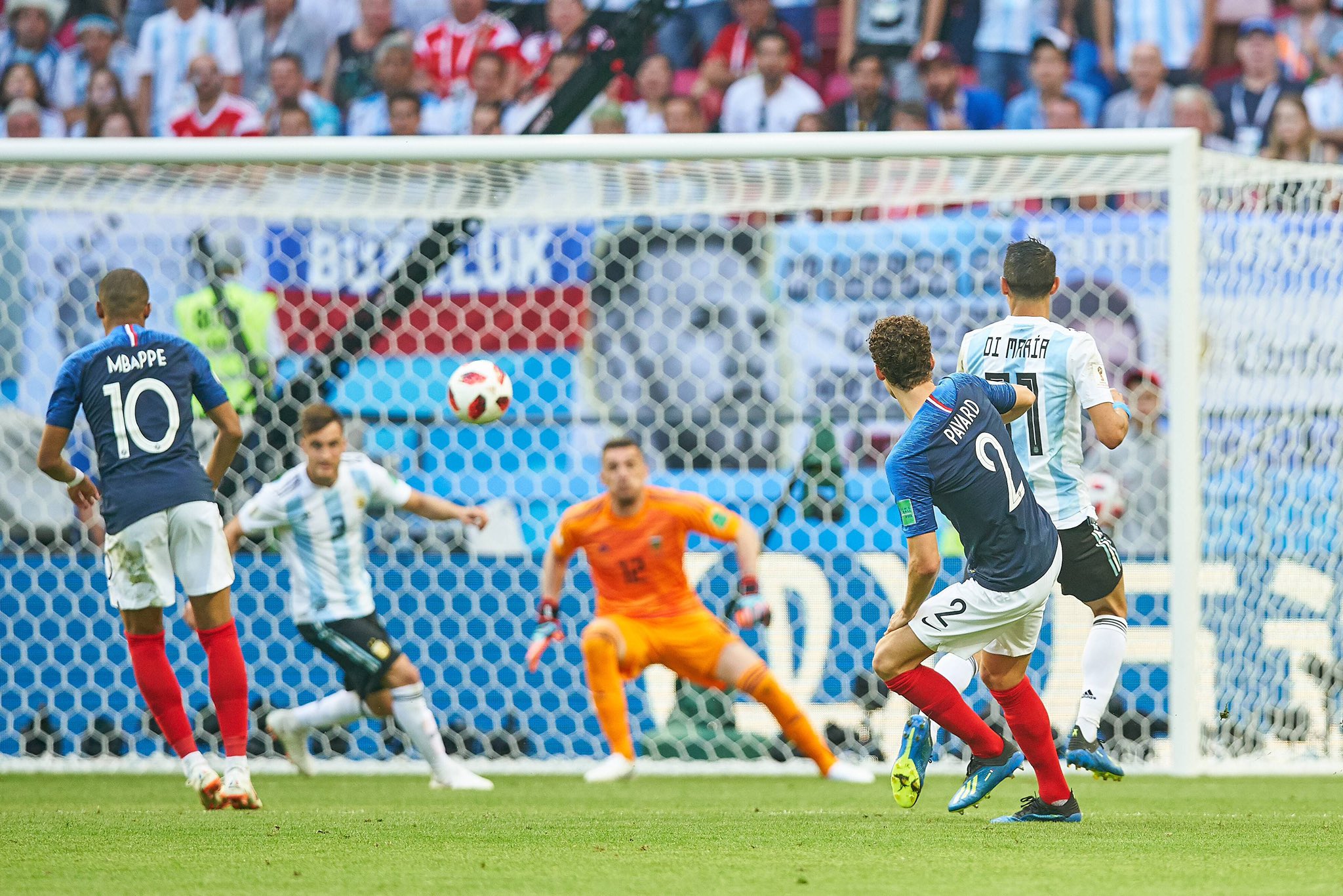 Nghịch lý Benjamin Pavard 2