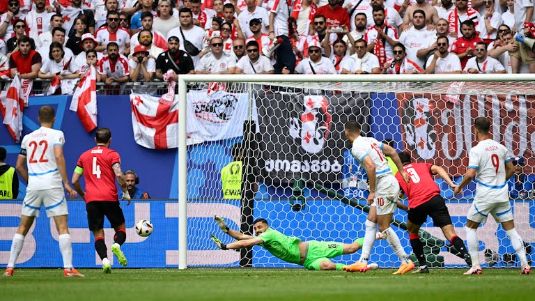 Giorgi Mamardashvili Chiến thần trong khung gỗ 2