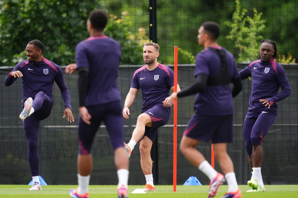 Luke Shaw vẫn chưa bình phục chấn thương và khả năng cao sẽ không thi đấu trước Slovenia Luke Shaw van chua binh phuc chan thuong va kha nang cao se khong thi dau truoc Slovenia