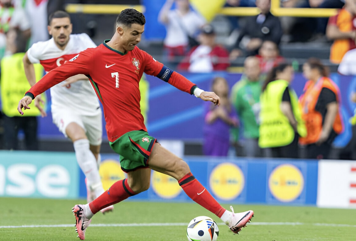 Ronaldo khó có cửa dự EURO nếu đá cho tuyển Anh 1 Ronaldo khó có cửa dự EURO nếu đá cho tuyển Anh 1