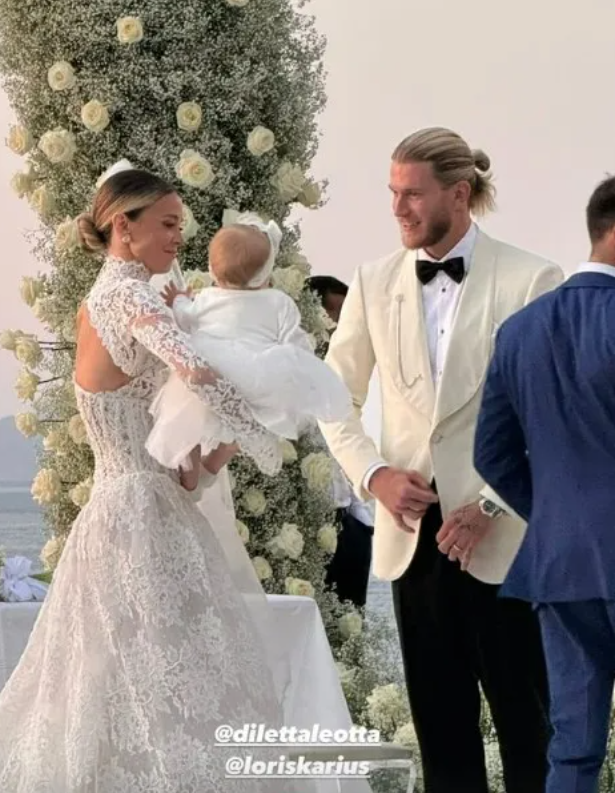 Loris Karius kết hôn với người dẫn chương trình xinh đẹp 3 Loris Karius kết hôn với người dẫn chương trình xinh đẹp 3