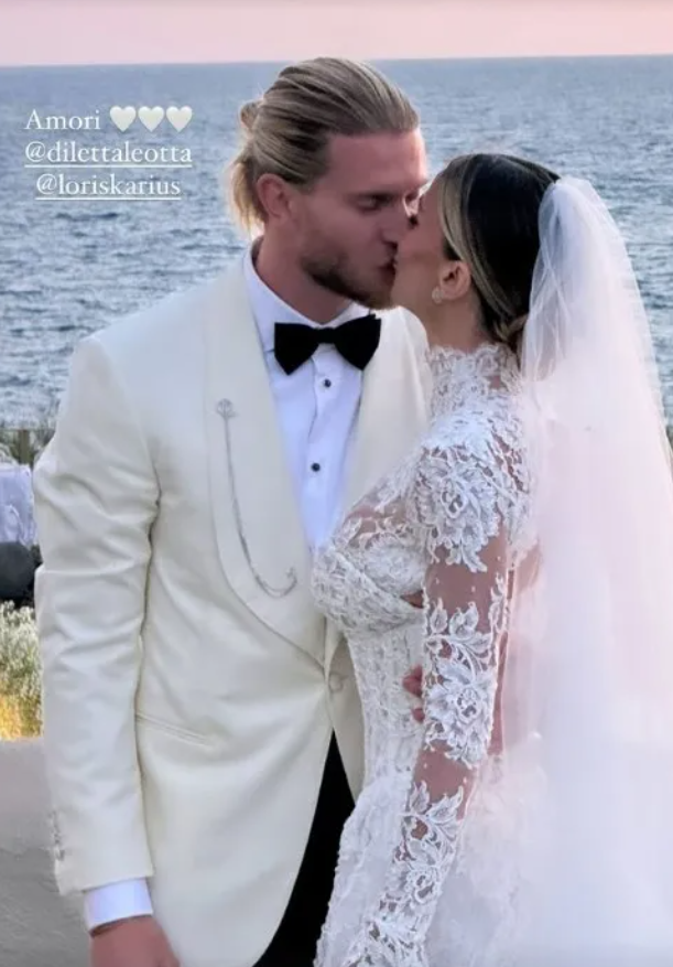 Loris Karius kết hôn với người dẫn chương trình xinh đẹp 2 Loris Karius kết hôn với người dẫn chương trình xinh đẹp 2