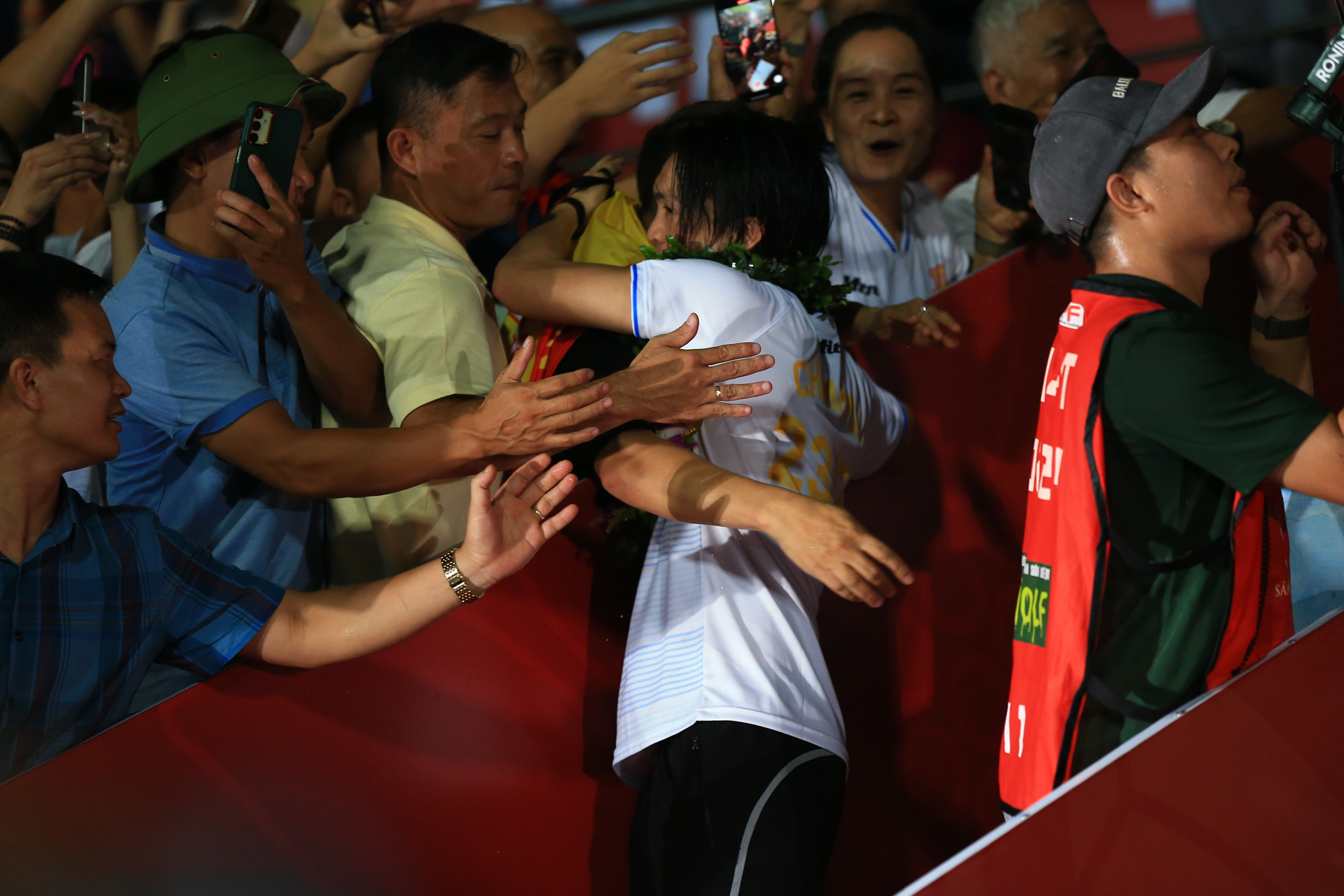 Tuấn Anh ngại ngùng trong chức vô địch của Nam Định 3 Tuấn Anh ngại ngùng trong chức vô địch của Nam Định 3