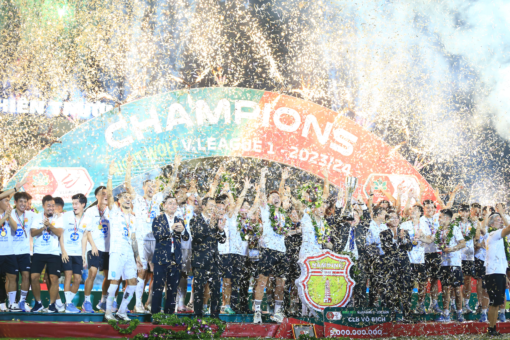 Tuấn Anh ngại ngùng trong chức vô địch của Nam Định 5 Tuấn Anh ngại ngùng trong chức vô địch của Nam Định 5